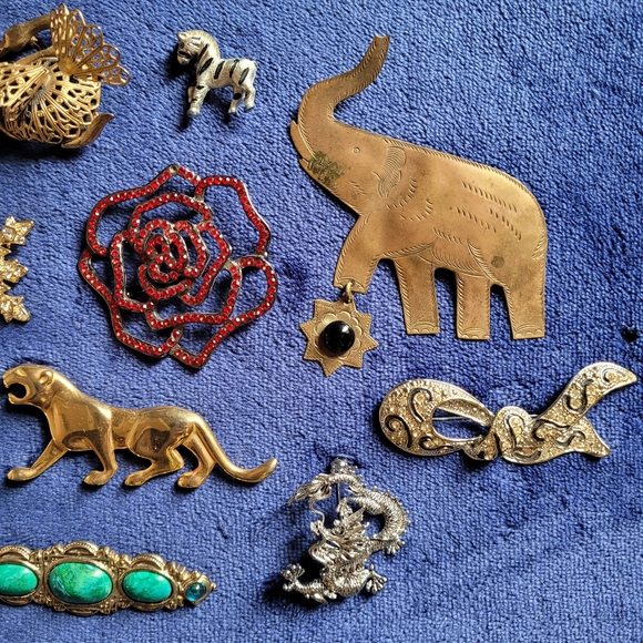 Vintage to Modern Gold and Silver Tone Animal Brooch/Pin Lot, Set of 13 - Picture 2 of 3